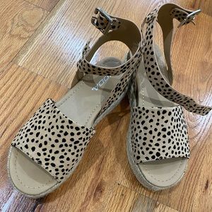 Womens Sandals Size 8 leopard animal print SALE
